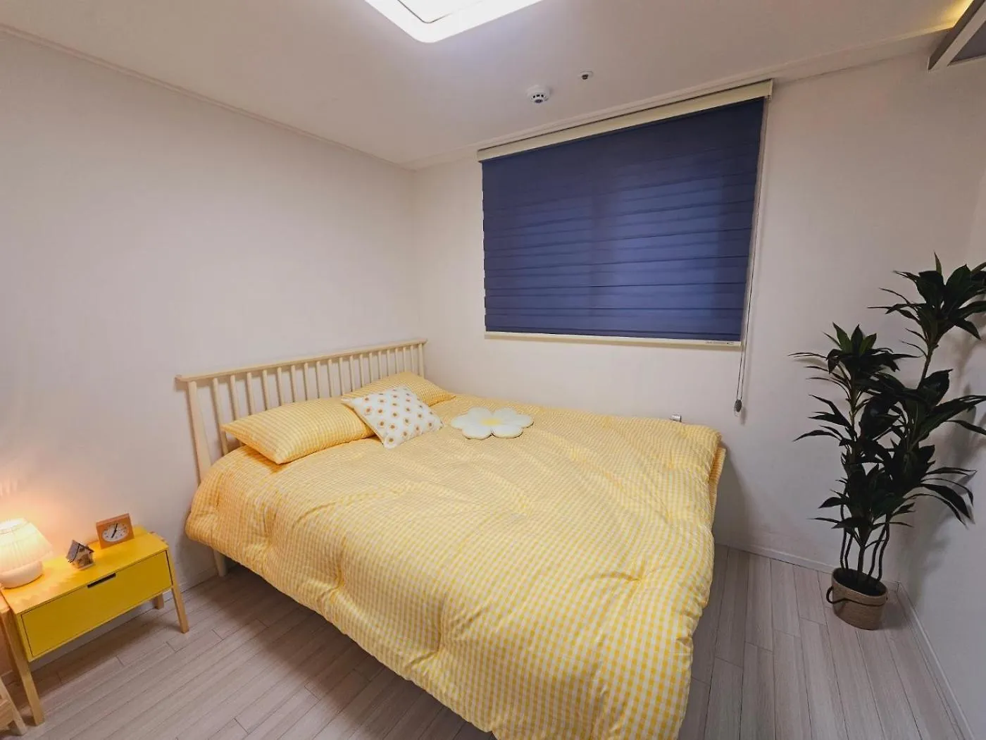 Clean And Stylish Two-Room Near Hwagok Station Seul